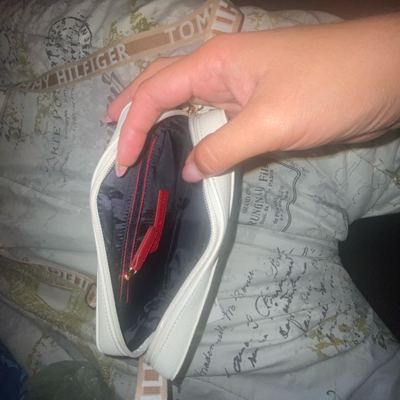 A new un used bag very cute for date night - Picture 4 of 6